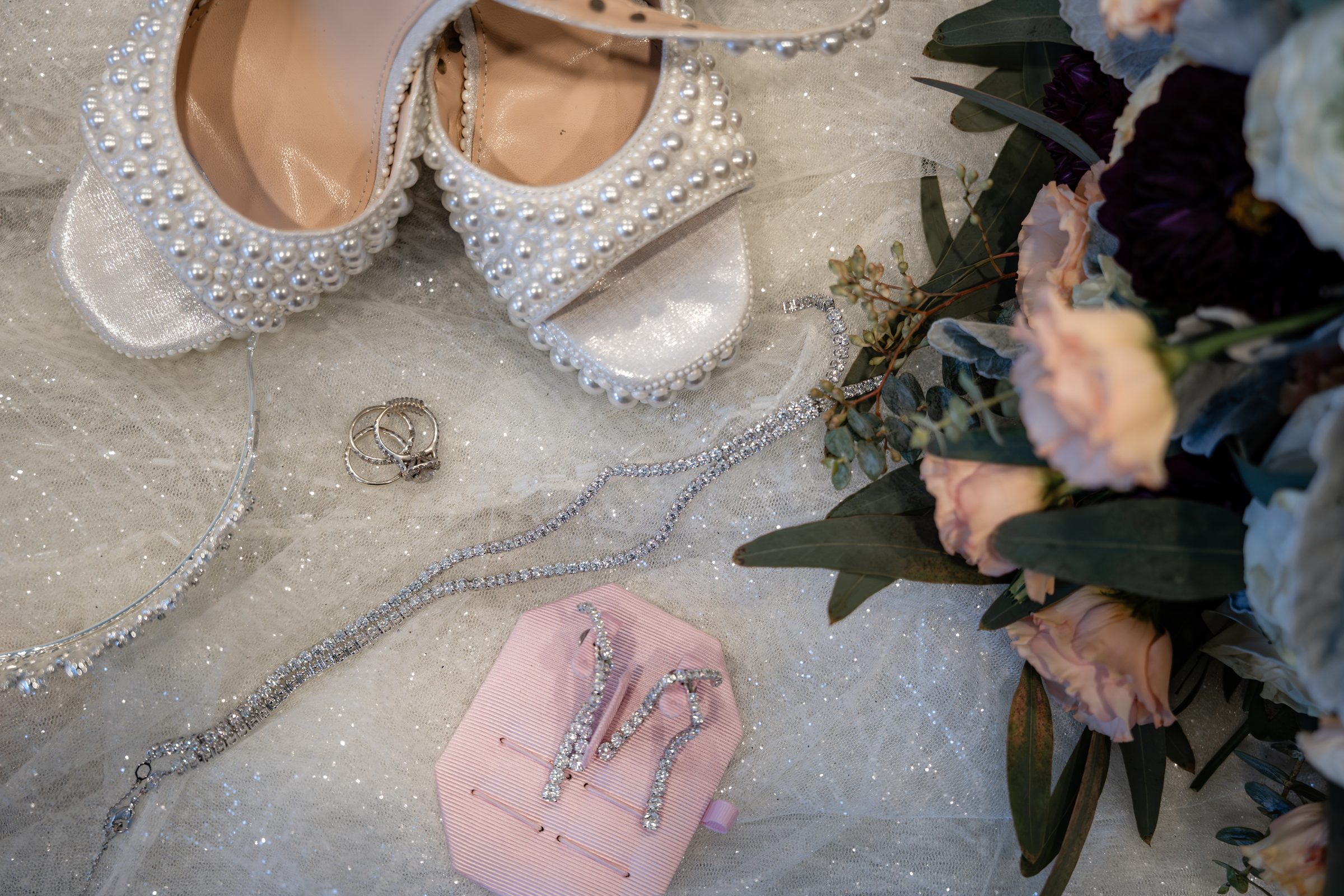 Detalles de boda: anillos, zapatos y joyería — Alfredo Martínez Foto